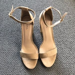 Never been worn adorable heels!